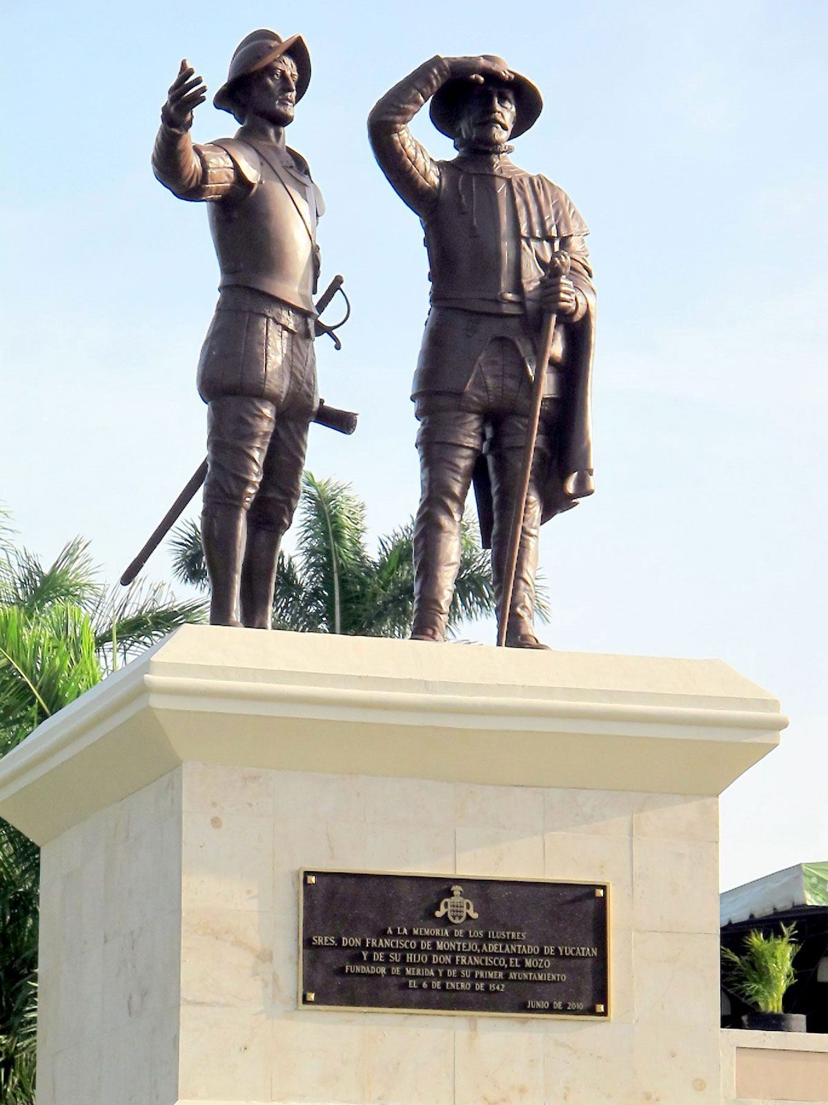 Francisco de Montejo y Francisco de Montejo (hijo), monumento, Mérida, Yucatán.