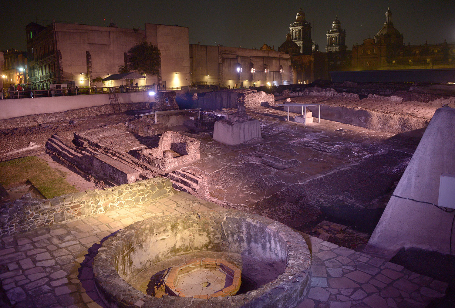 Vista nocturna del Museo del Templo Mayor - INAH
