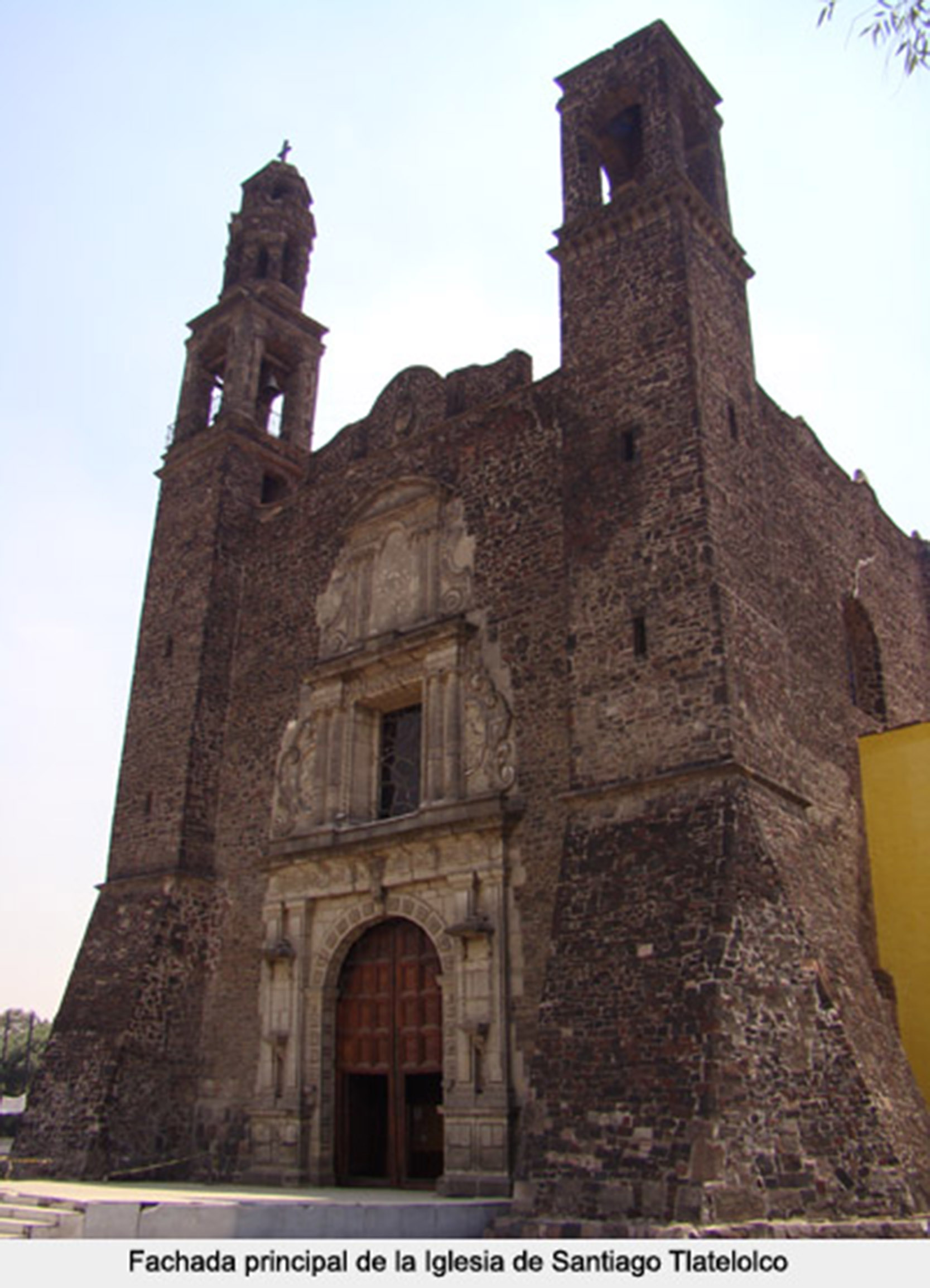 Fachada de la Iglesia de Santiago de Tlatelolco, Ciudad de México.